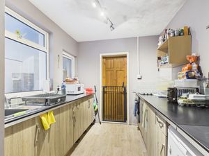 Kitchen- click for photo gallery